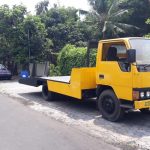 mobil towing truck