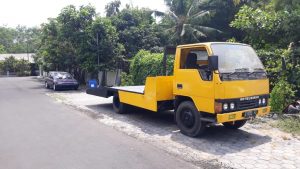 mobil towing truck